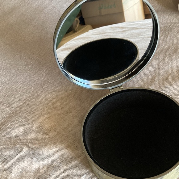 Olivia & Gracie snowman metal keepsake box - Picture 3 of 7